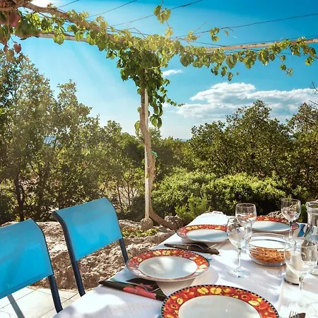 Rosa, Sitno Gornje Near Split *