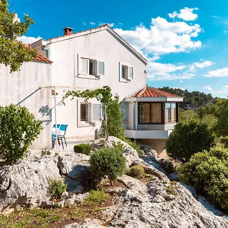 Rosa, Sitno Gornje Near Split