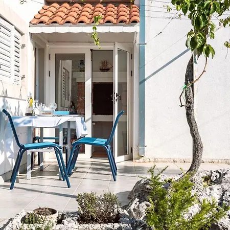 Rosa, Sitno Gornje Near Split Gornje Sitno